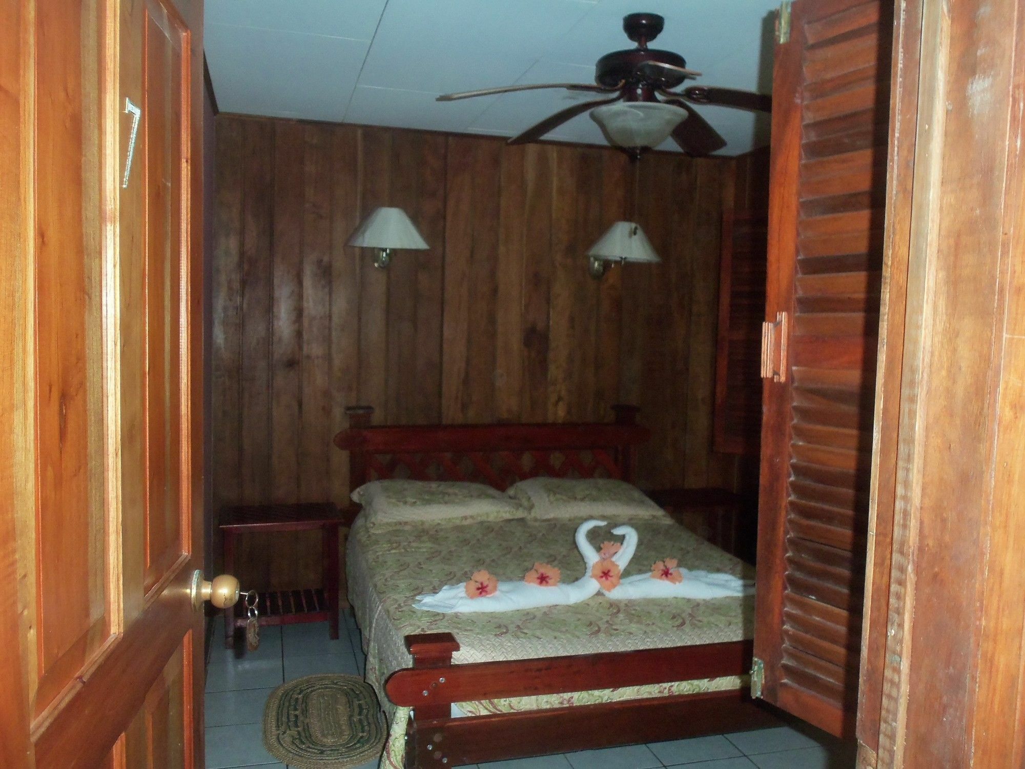Miss Junies Lodge Tortuguero Eksteriør billede